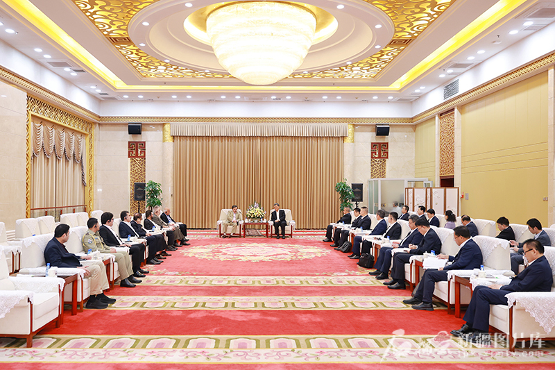 馬興瑞艾爾肯·吐尼亞孜會(huì)見(jiàn)巴基斯坦俾路支省省督謝赫